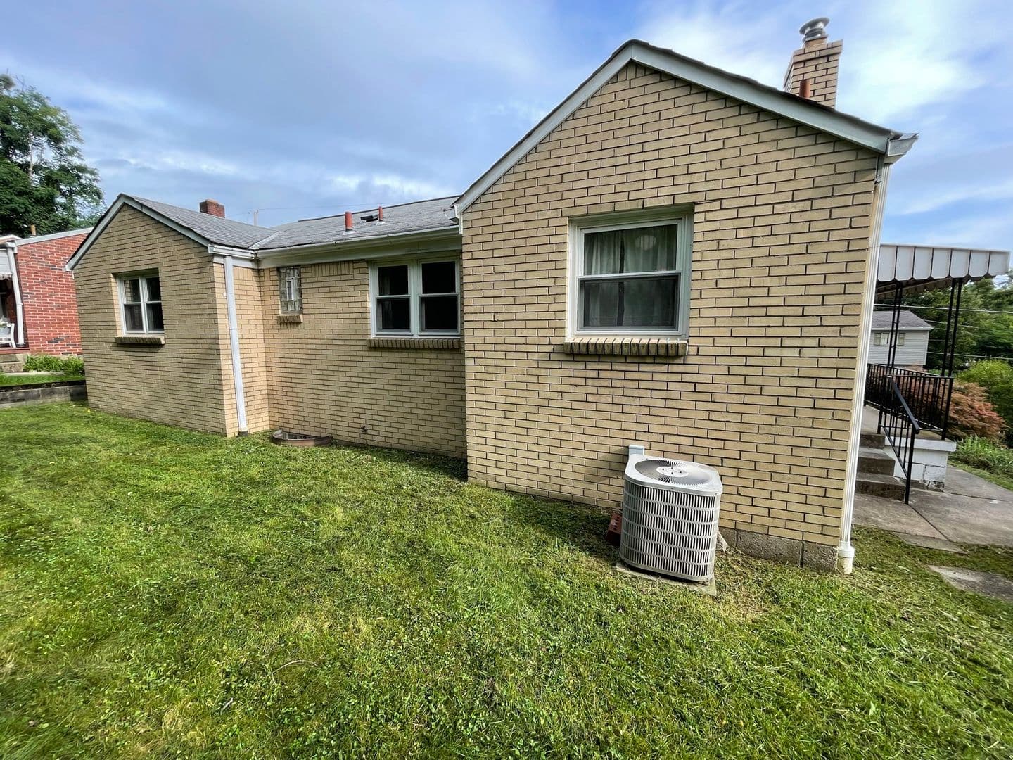 Pittsburgh House: 157 Merritt Avenue