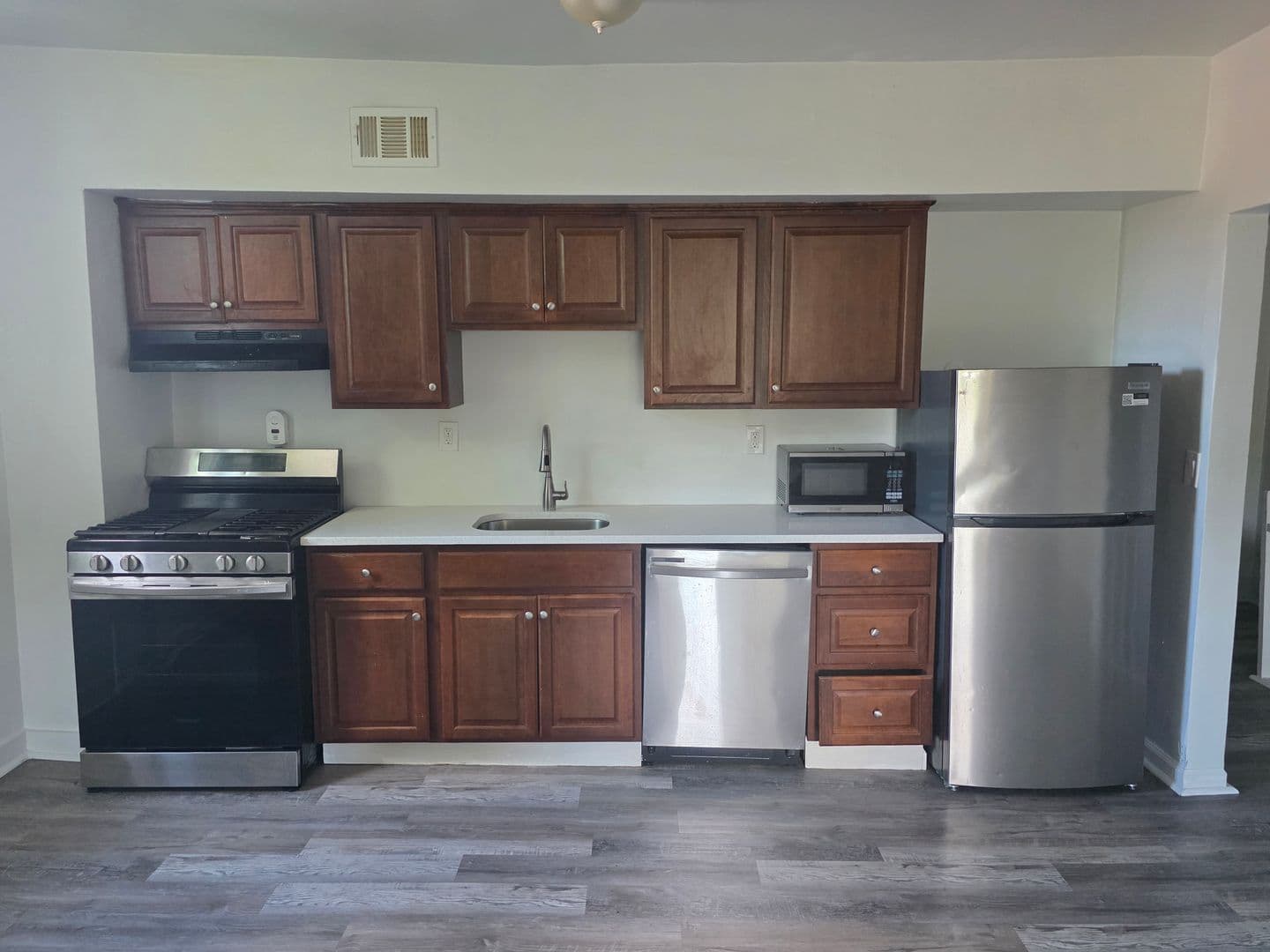 East Liberty Apartment: 621-623 Lincoln Avenue