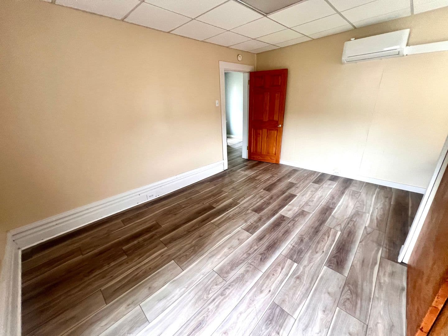 Ingram Apartment: 1632 E Steuben Street