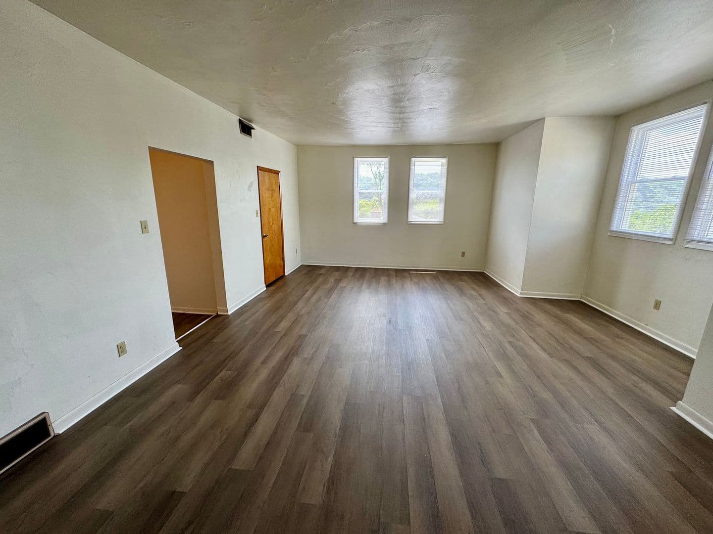 Cheswick Apartment: 212 North Highland Avenue