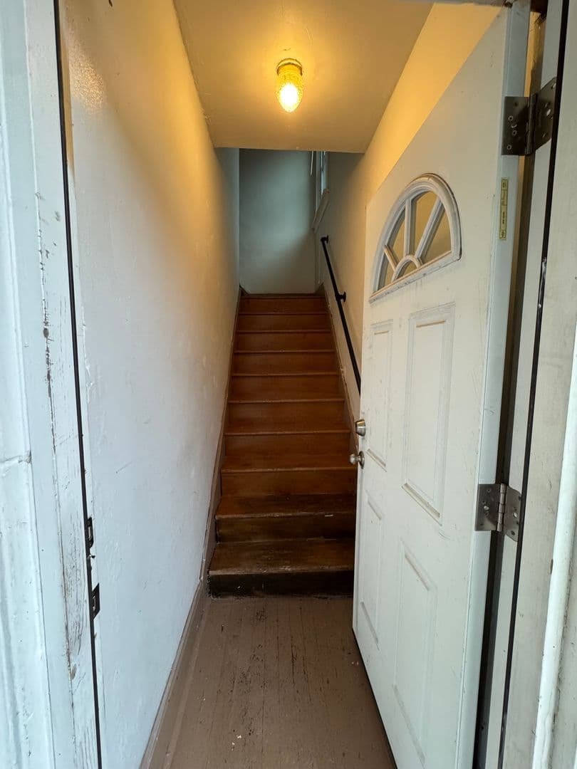 Pittsbugh Apartment: 2450 Starkamp Street