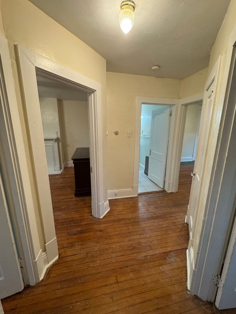Pittsbugh Apartment: 2450 Starkamp Street