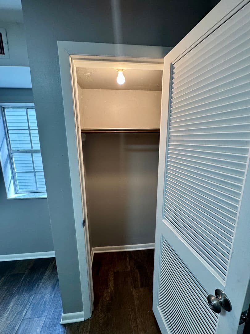 New Kensington Apartment: 542 5th Avenue