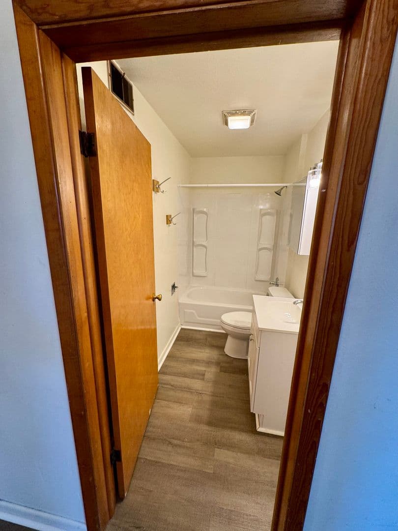 Cheswick Apartment: 212 North Highland Avenue