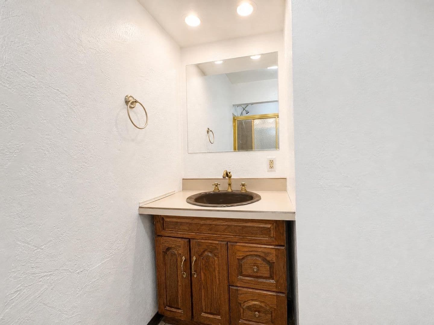 Pittsburgh Apartment: 76 Holt Street