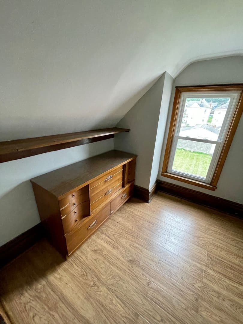 Coraopolis House: 710 4th Avenue