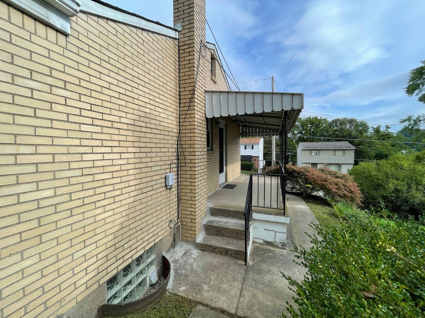 Pittsburgh House: 157 Merritt Avenue