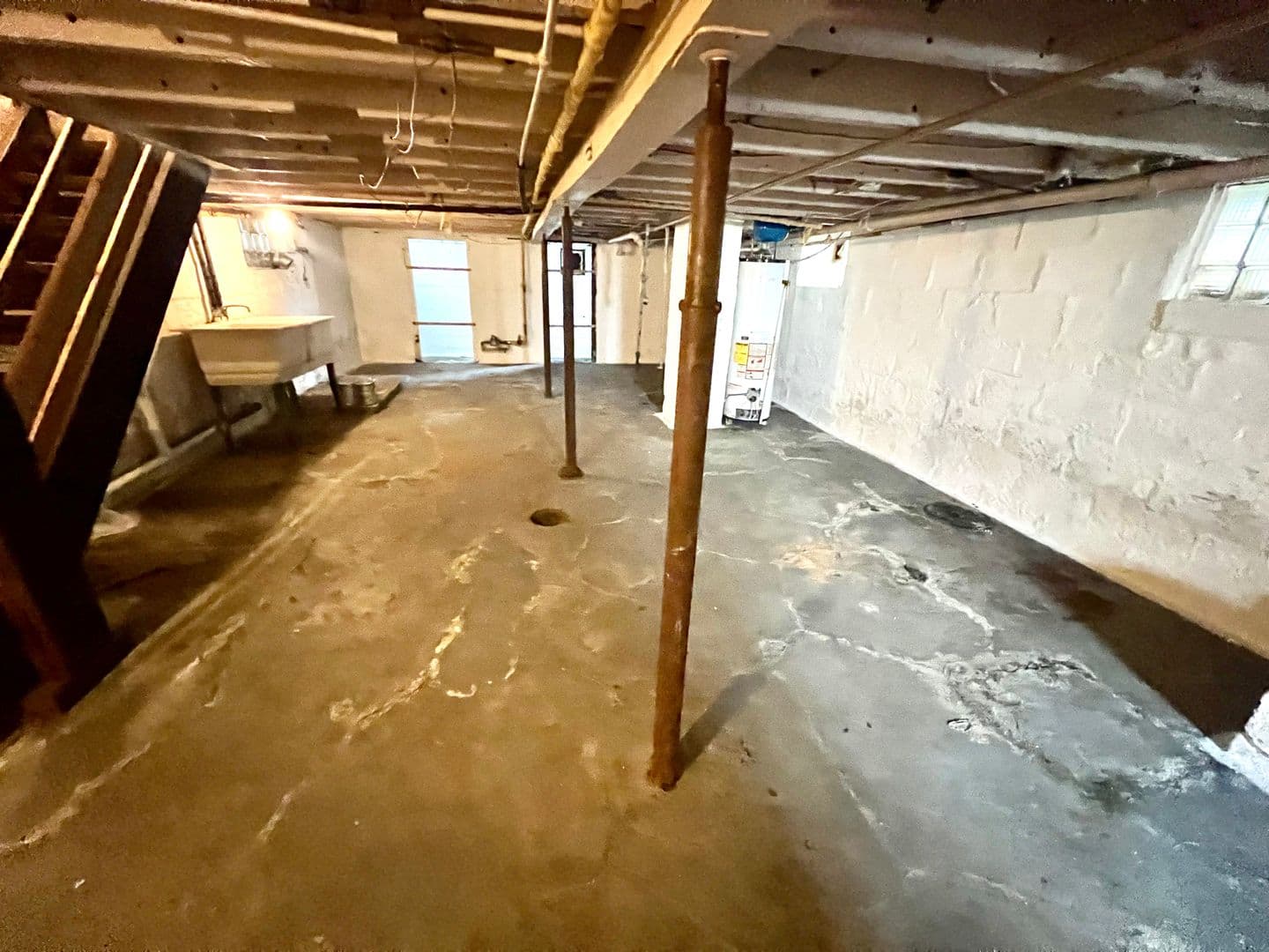 New Kensington Apartment: 1613 Fourth Avenue