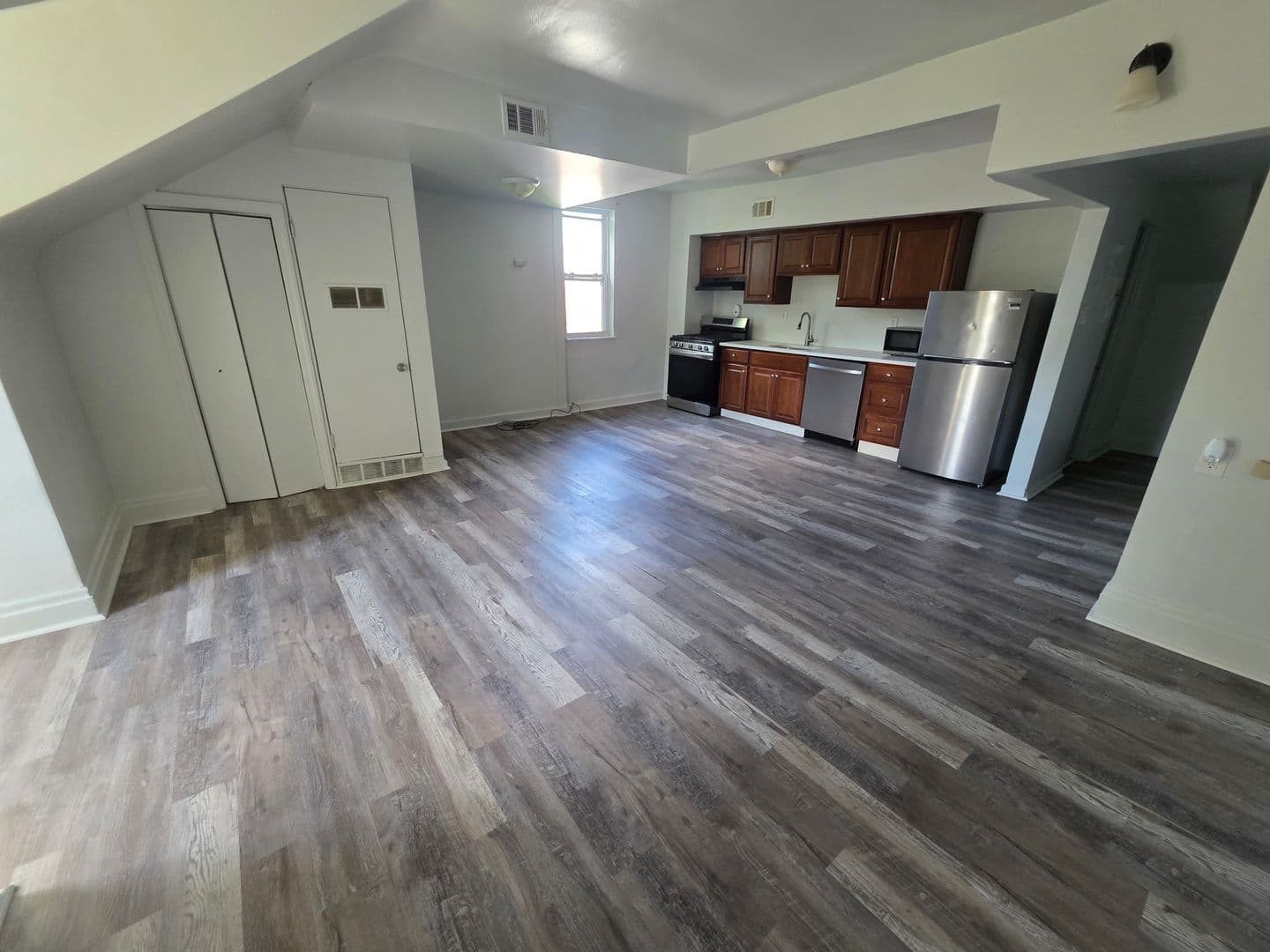 East Liberty Apartment: 621-623 Lincoln Avenue