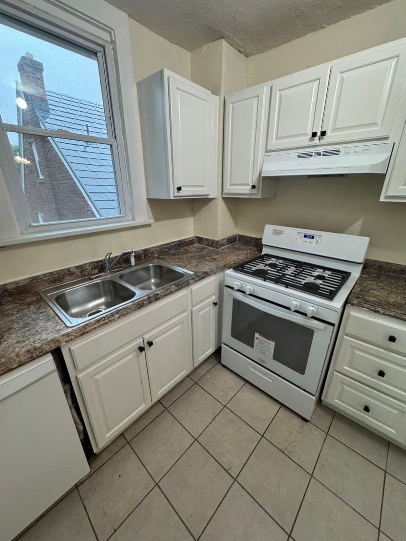 Pittsbugh Apartment: 2450 Starkamp Street