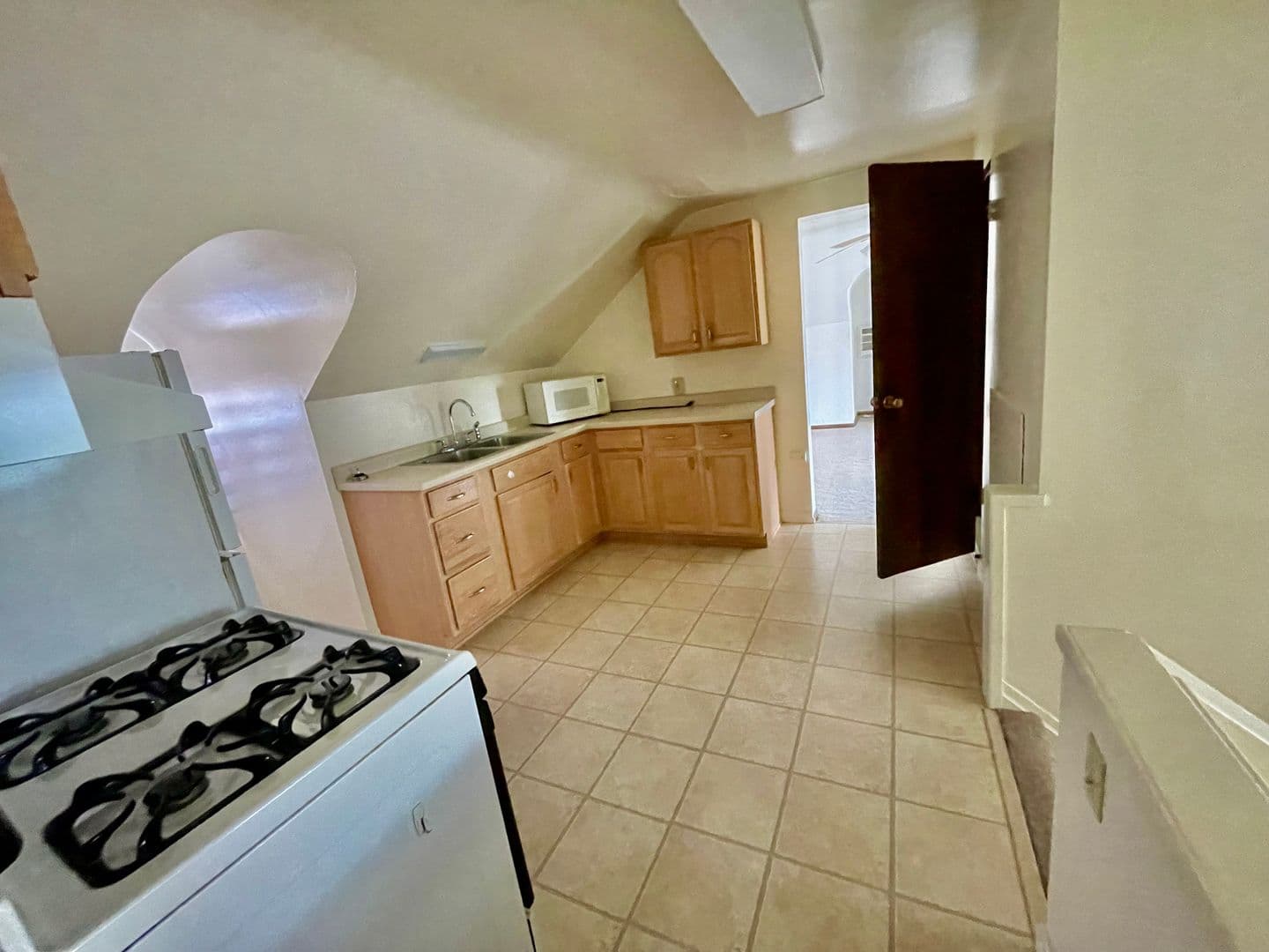 Pittsburgh Apartment: 1939 Crafton Blvd
