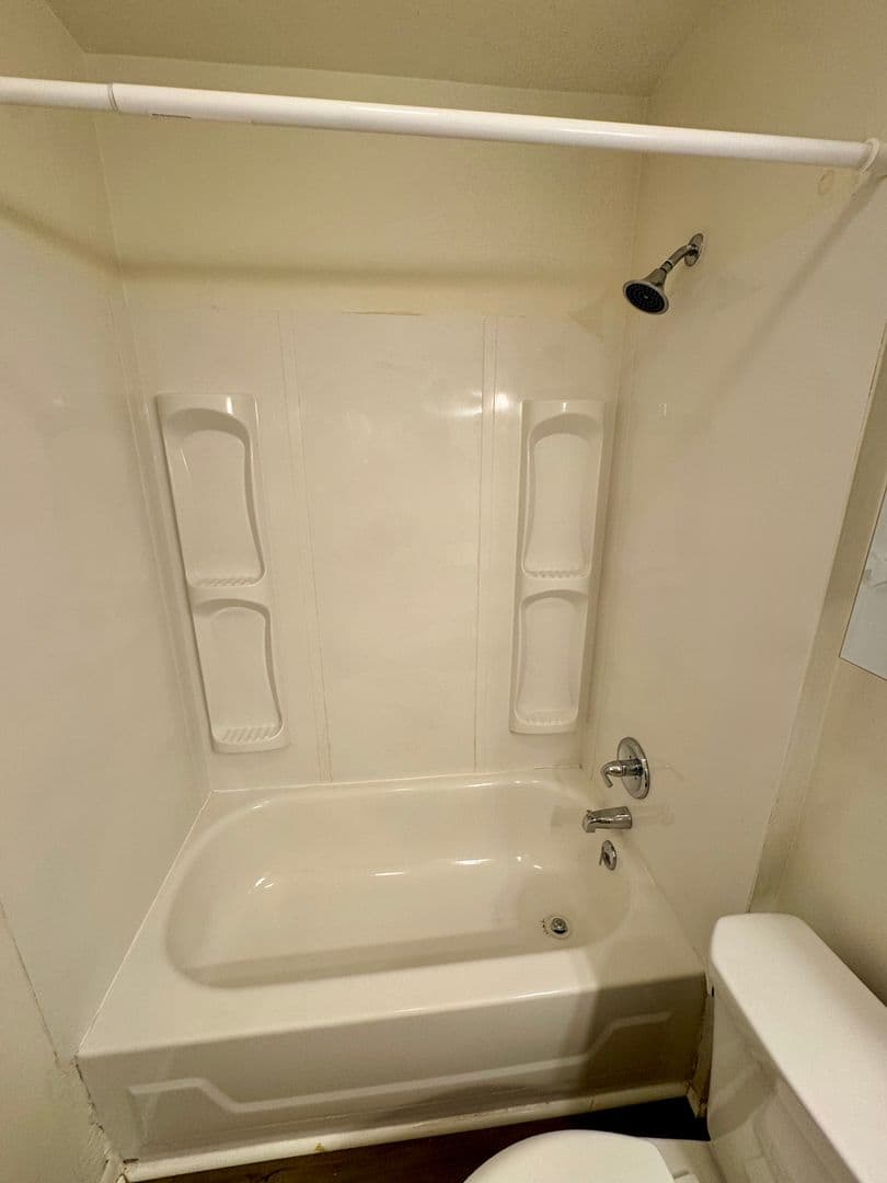 Cheswick Apartment: 212 North Highland Avenue