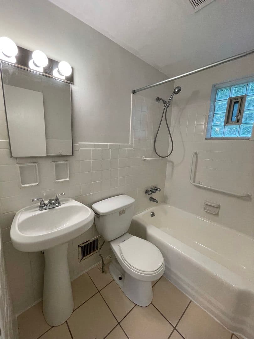 Pittsburgh House: 157 Merritt Avenue