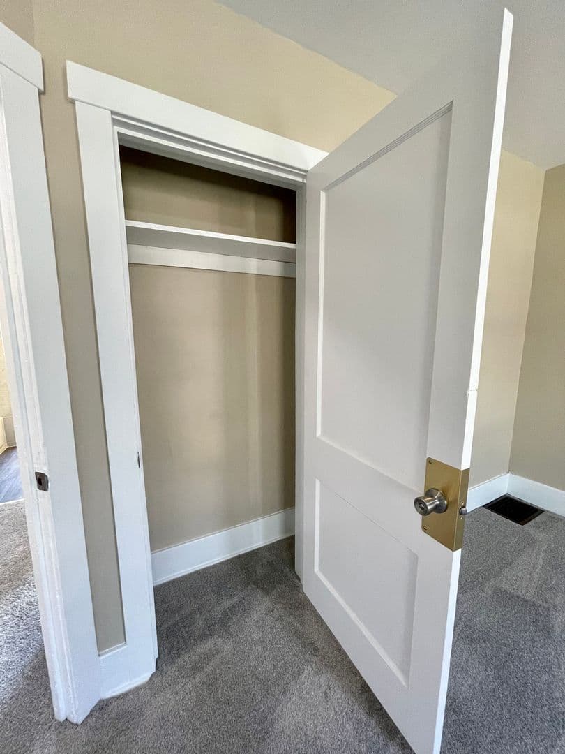 Brackenridge Apartment: 726 7th Avenue