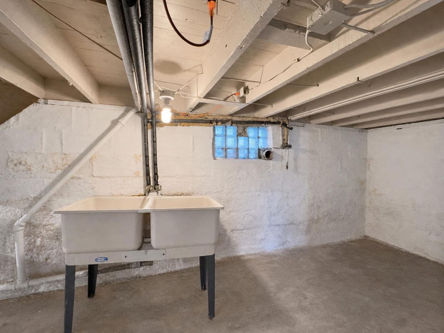 New Kensington Apartment: 1613 Fourth Avenue