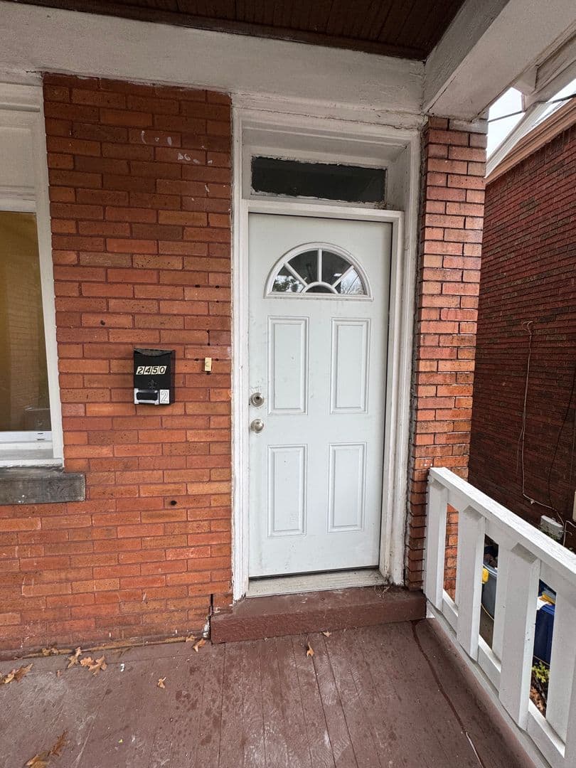 Pittsbugh Apartment: 2450 Starkamp Street