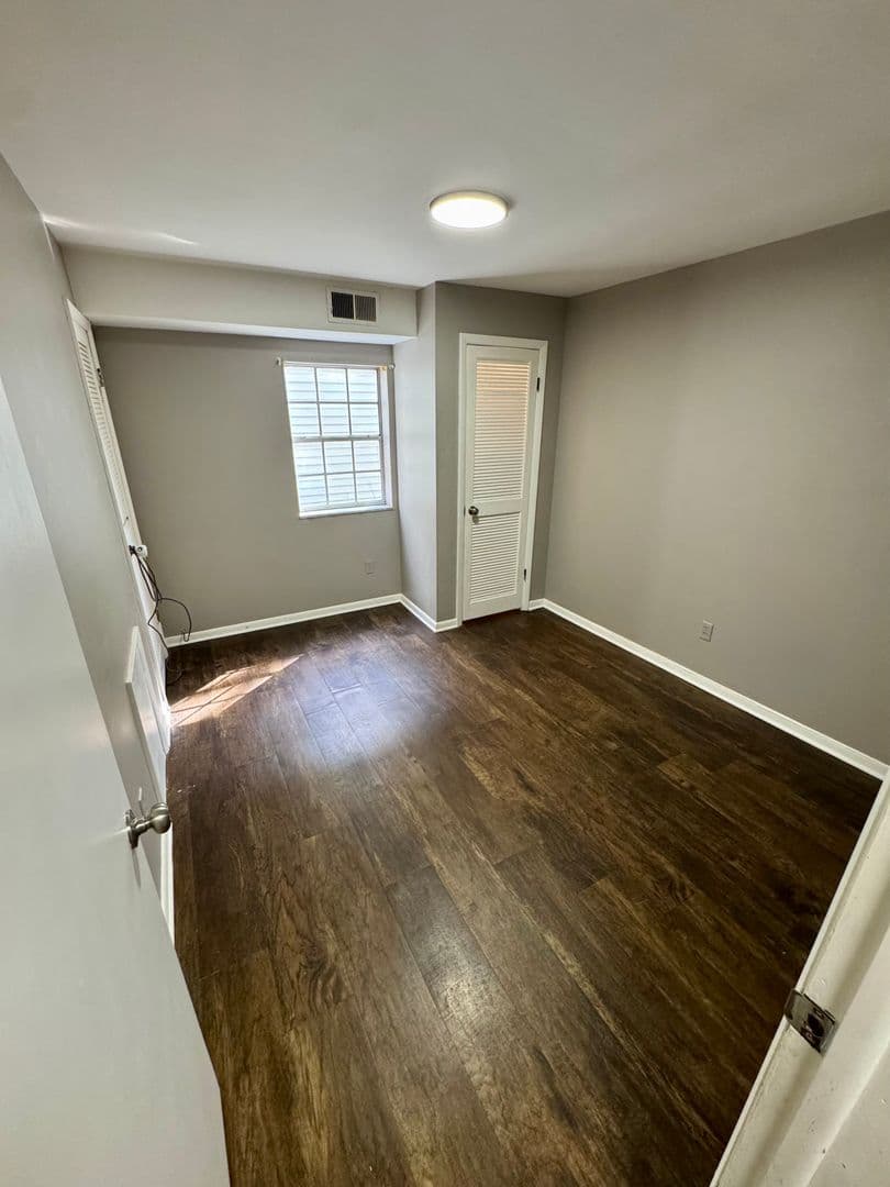 New Kensington Apartment: 542 5th Avenue