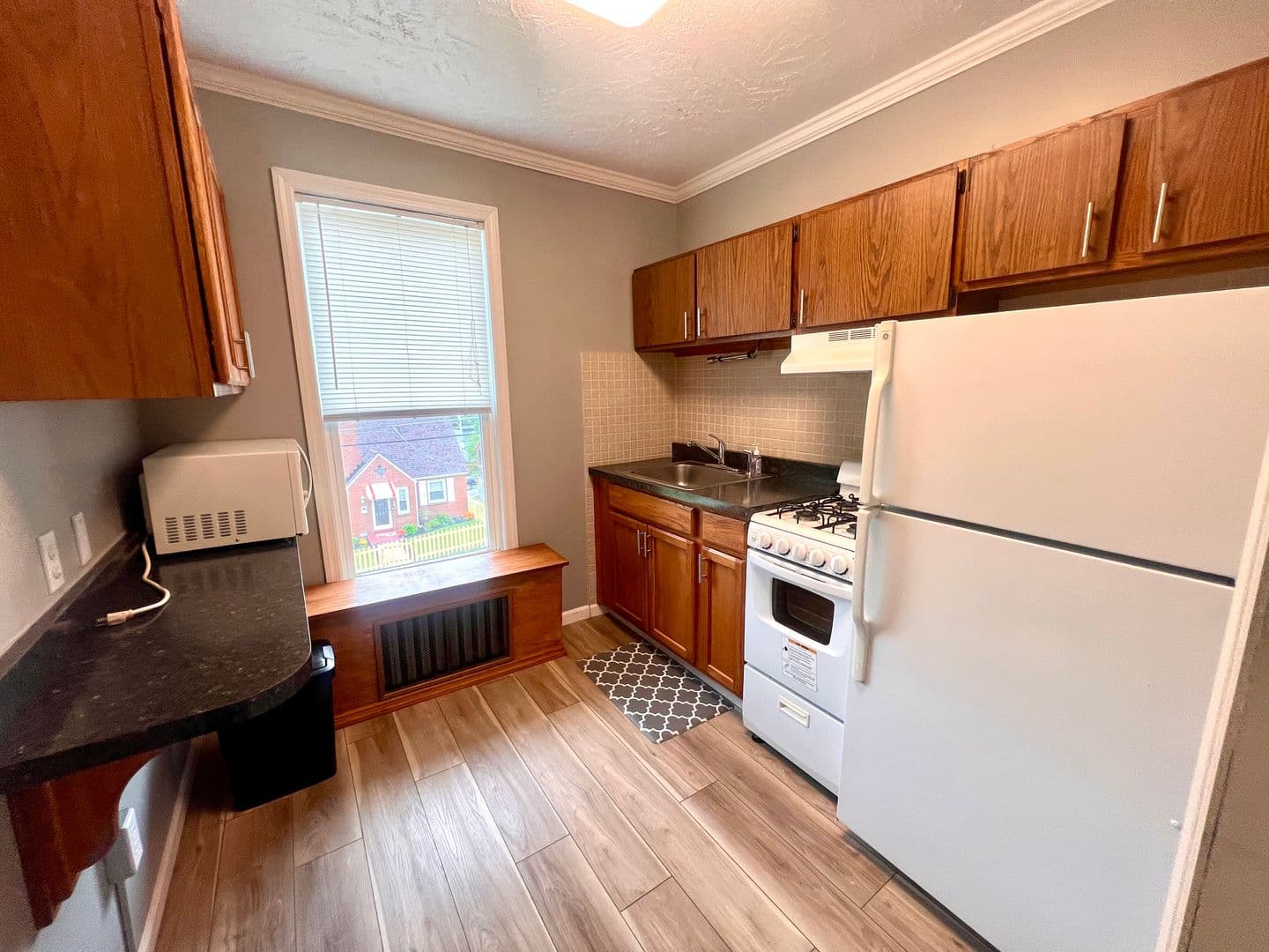 Ingram Apartment: 1632 E Steuben Street