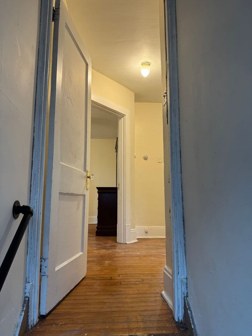 Pittsbugh Apartment: 2450 Starkamp Street