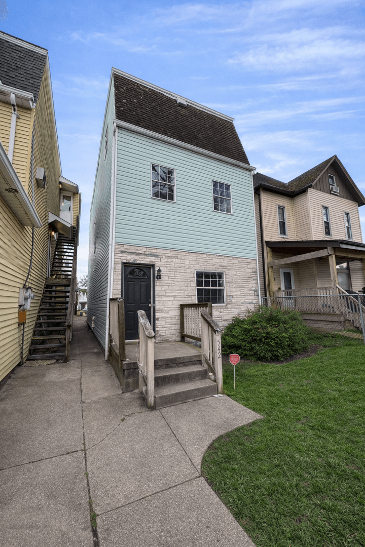 New Kensington Apartment: 542 5th Avenue
