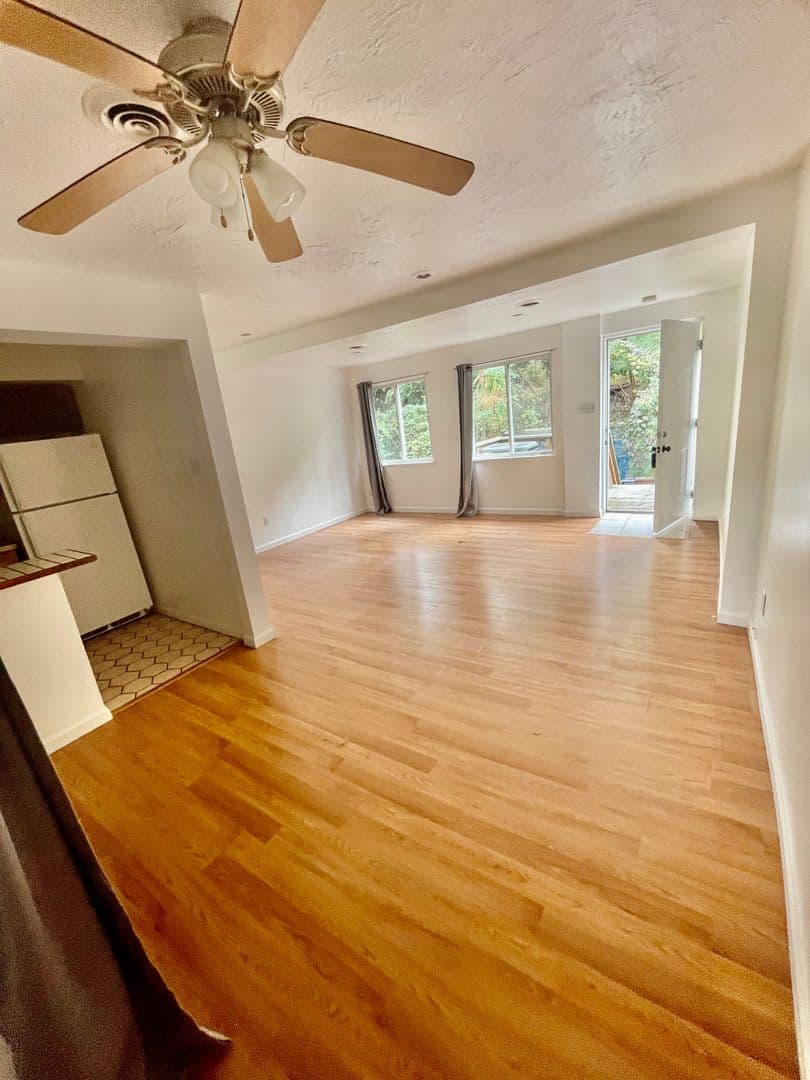 Pittsburgh Apartment: 76 Holt Street