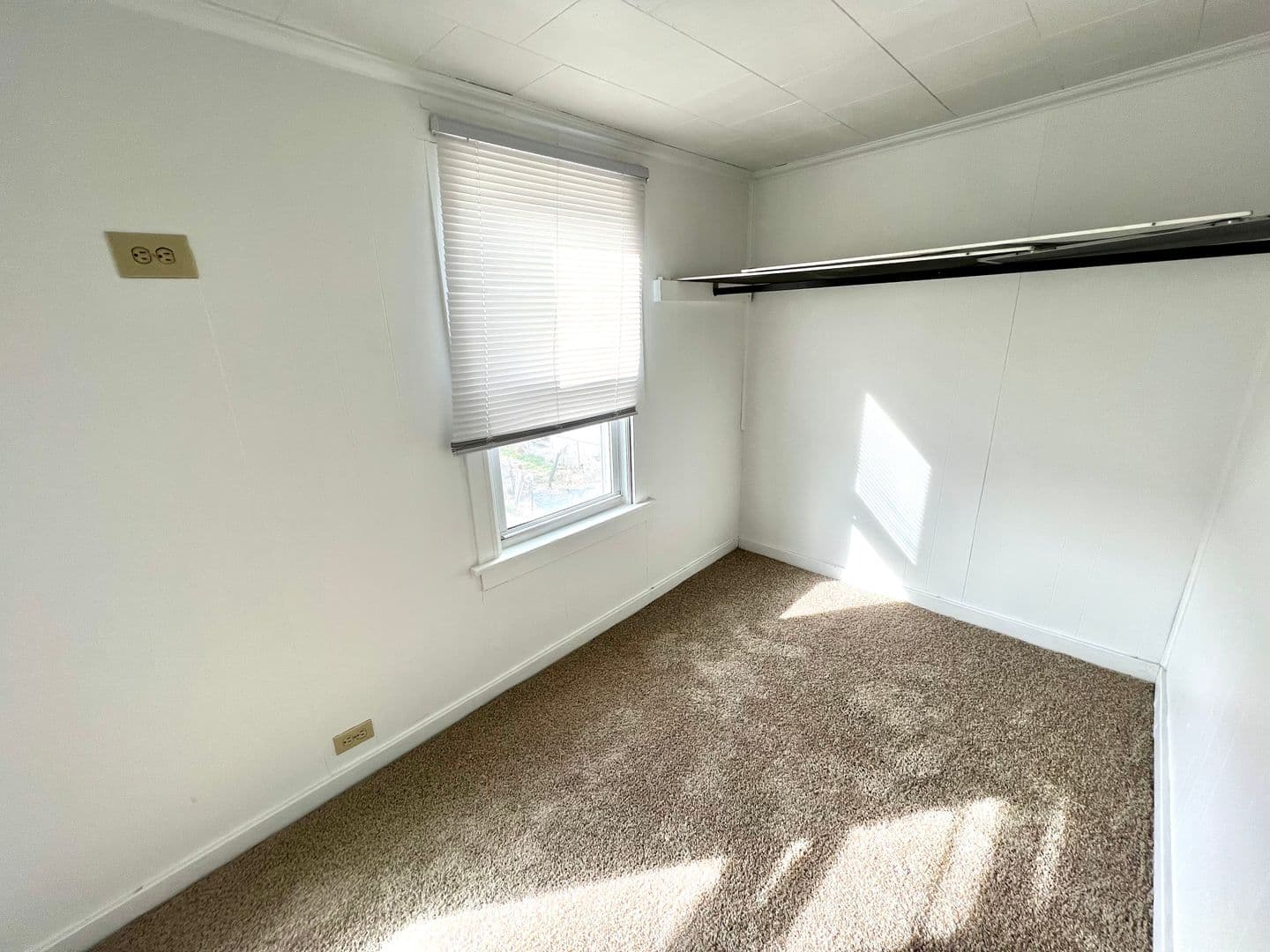 New Kensington Apartment: 1613 Fourth Avenue
