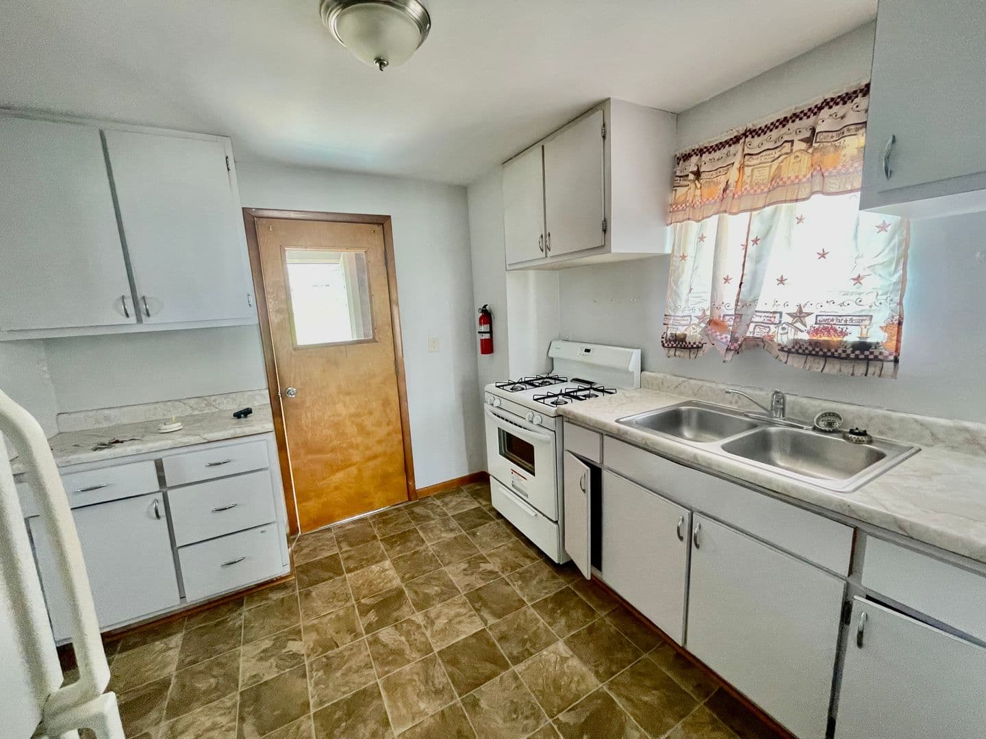 Coraopolis House: 746 Sixth Avenue