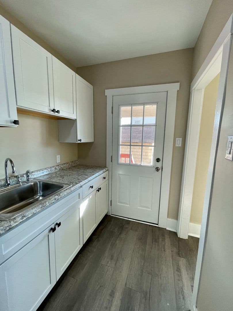 Brackenridge Apartment: 726 7th Avenue