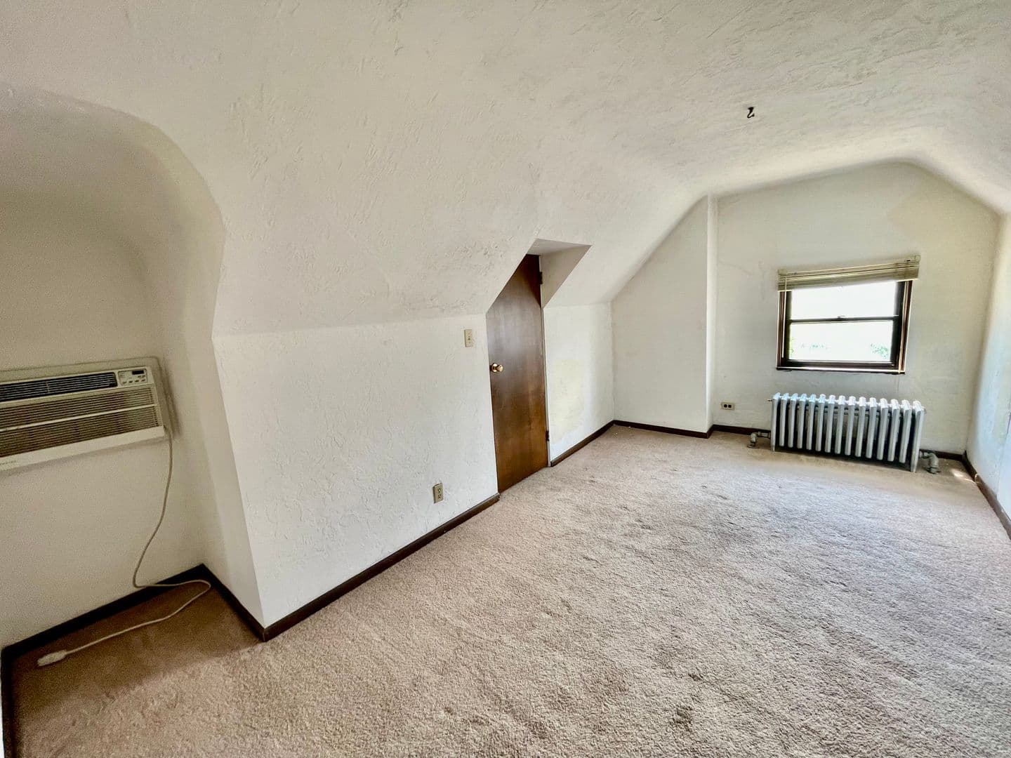 Pittsburgh Apartment: 1939 Crafton Blvd