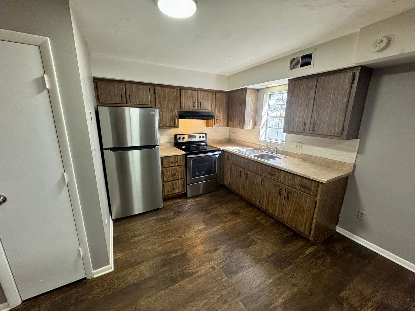 New Kensington Apartment: 542 5th Avenue