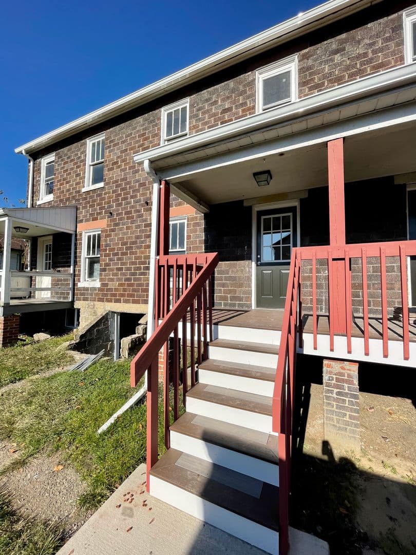Brackenridge Apartment: 726 7th Avenue