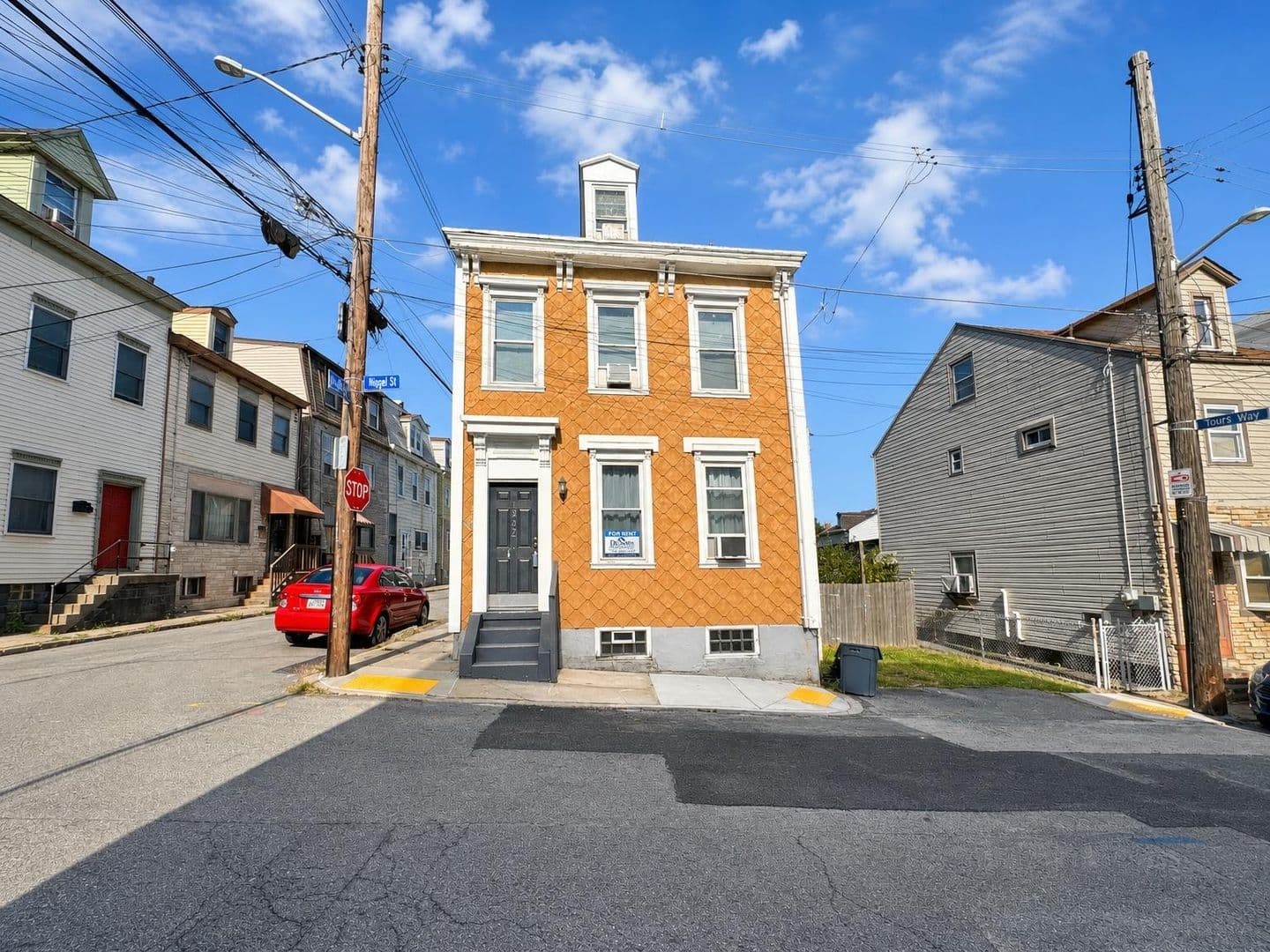 Pittsburgh Apartment: 1822 Niggel Street