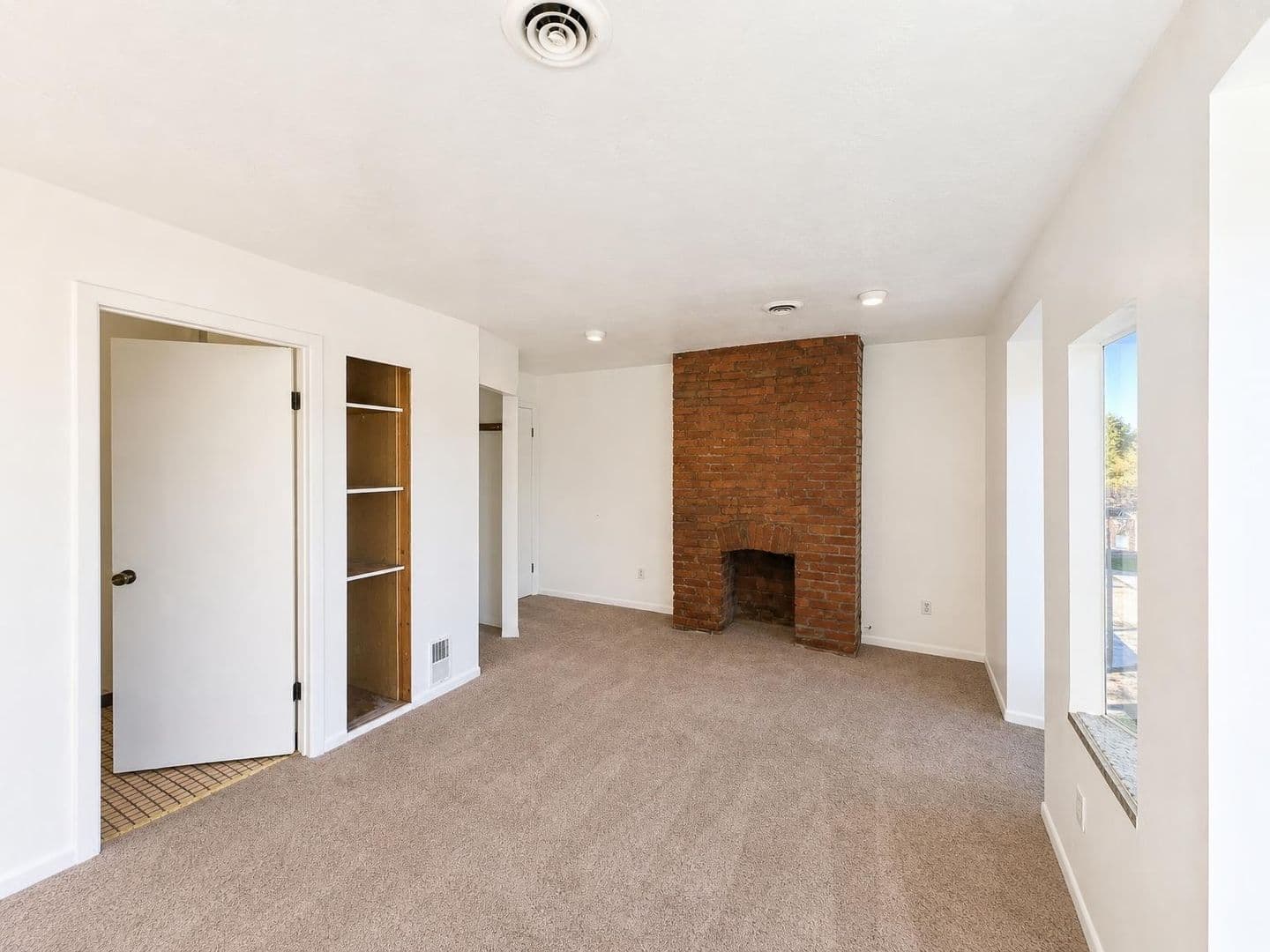 Pittsburgh Apartment: 76 Holt Street