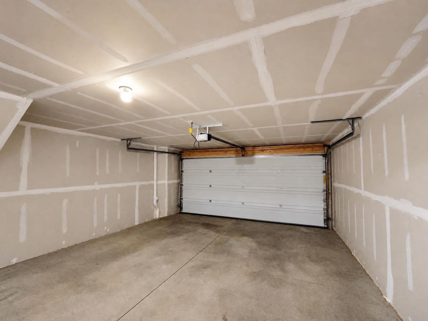 Imperial House: 1806 Canterbury Drive
