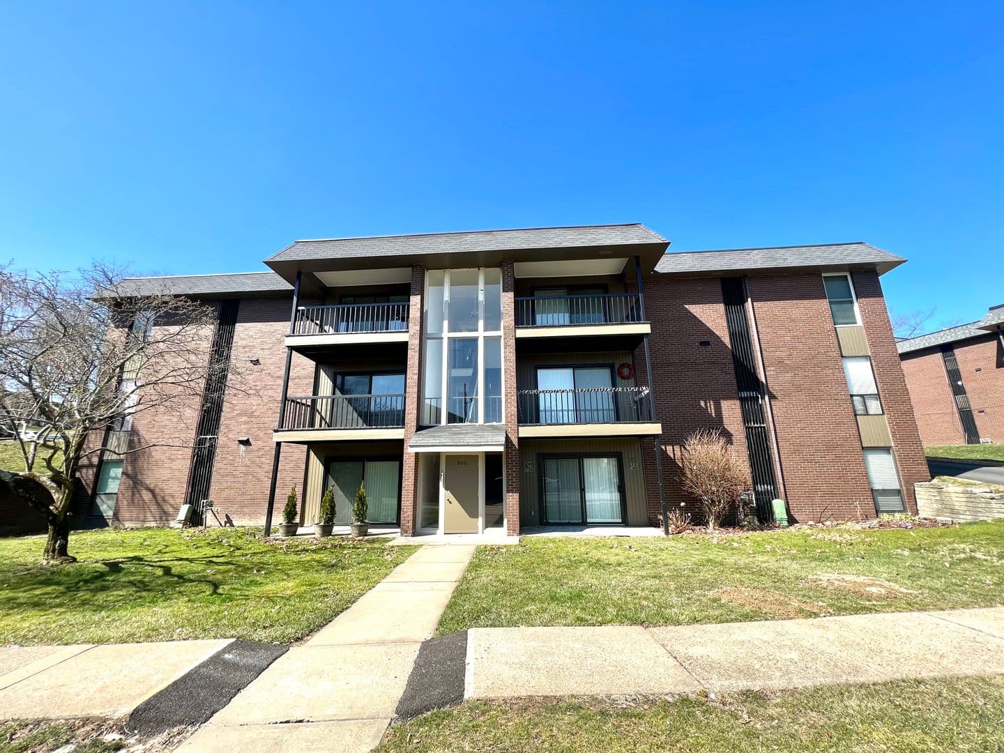 Moon Twp House: 800 College Park Drive