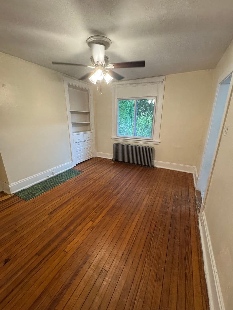 Pittsbugh Apartment: 2450 Starkamp Street