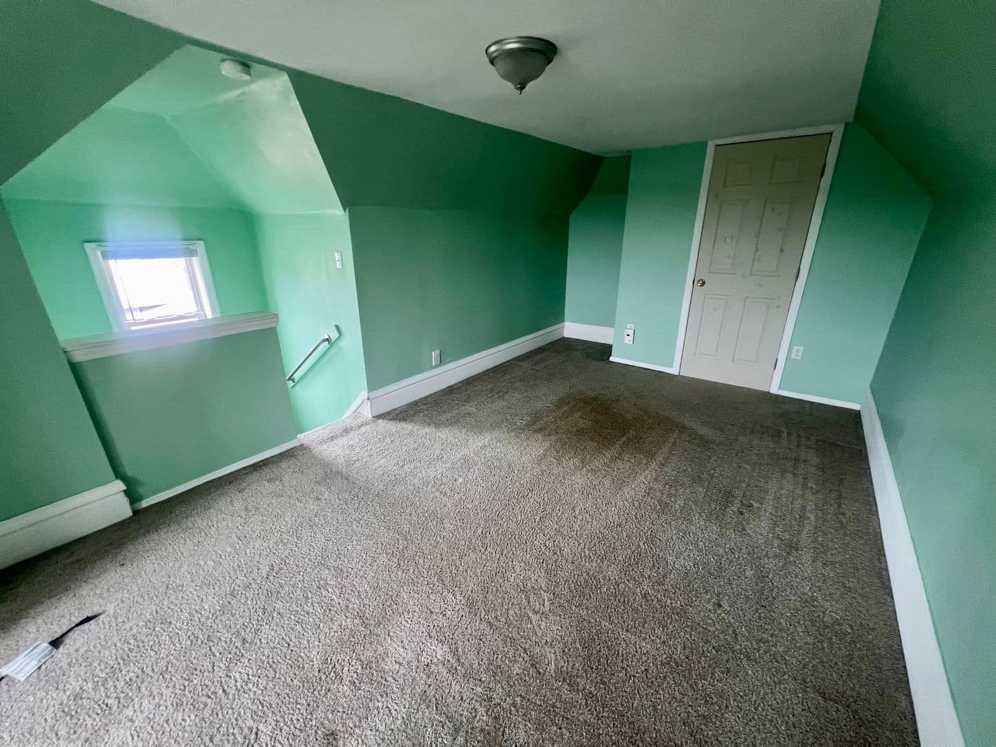 Ingram Apartment: 1632 E Steuben Street