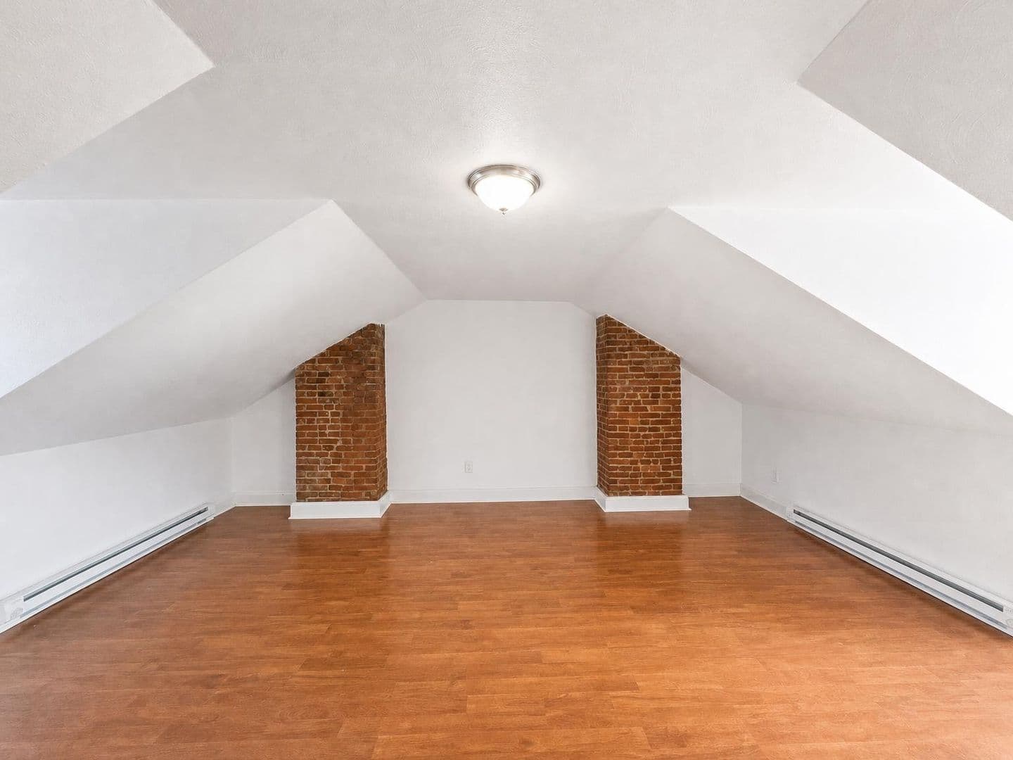 Pittsburgh Apartment: 1822 Niggel Street