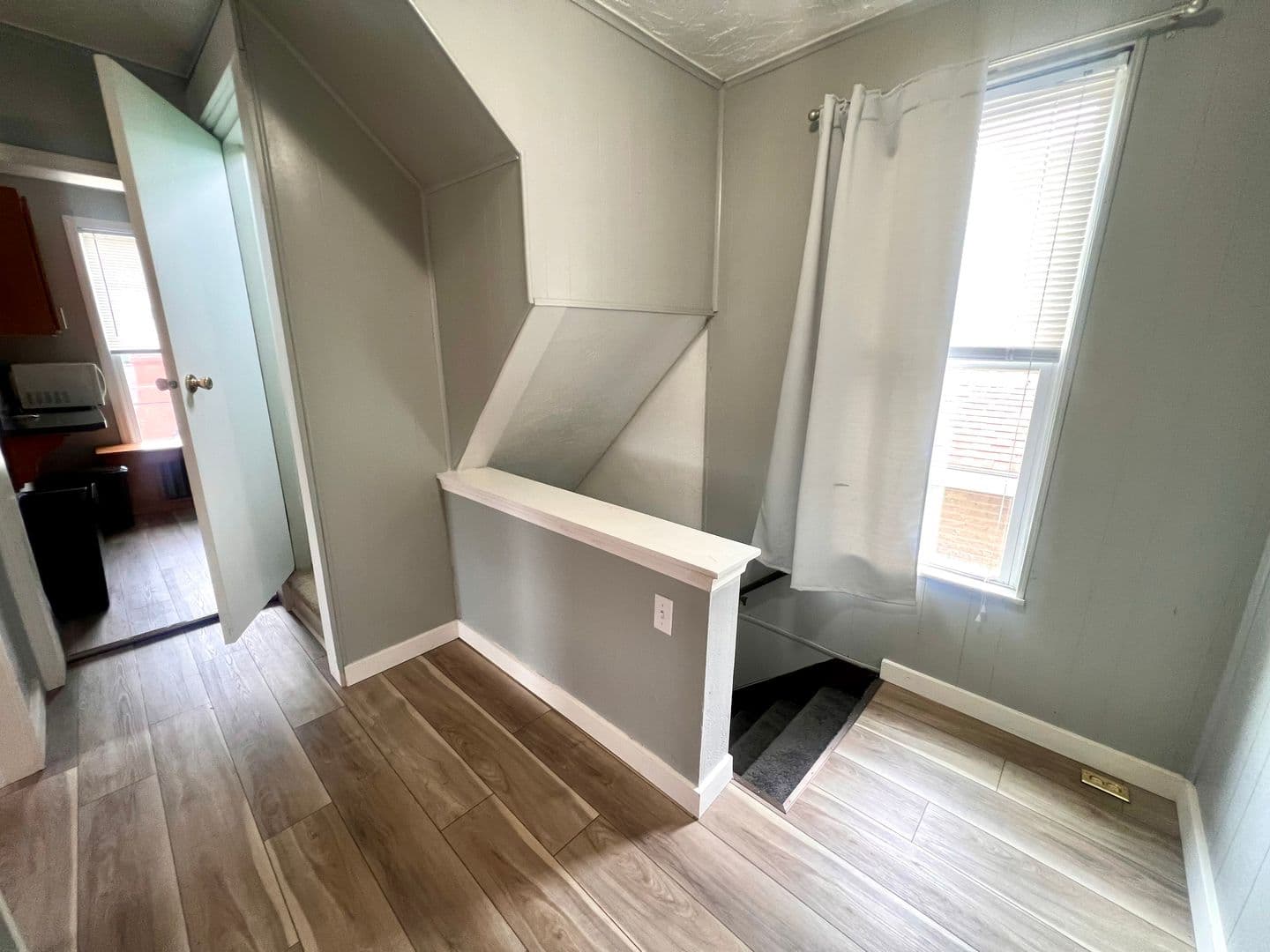 Ingram Apartment: 1632 E Steuben Street