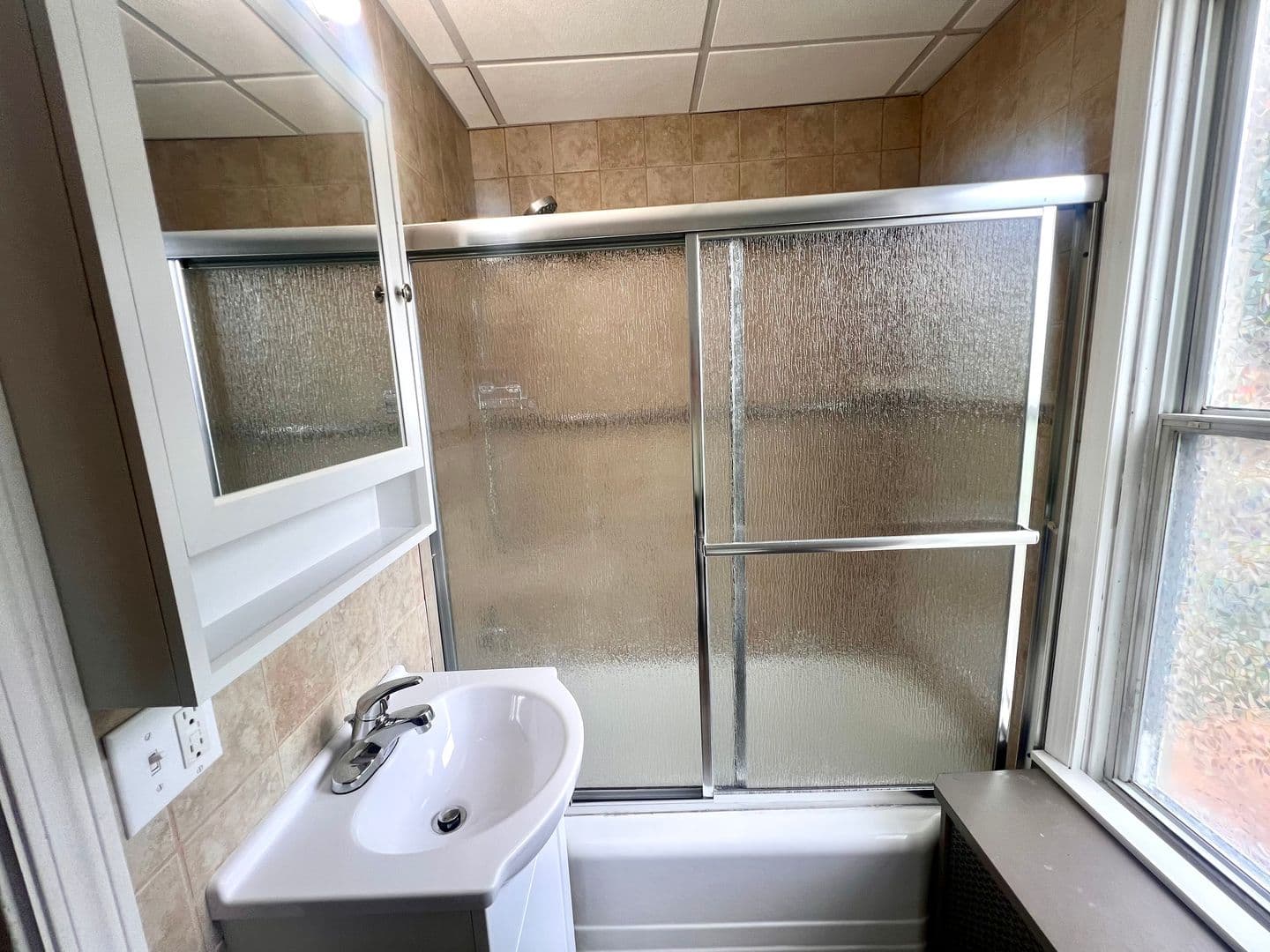 Ingram Apartment: 1632 E Steuben Street