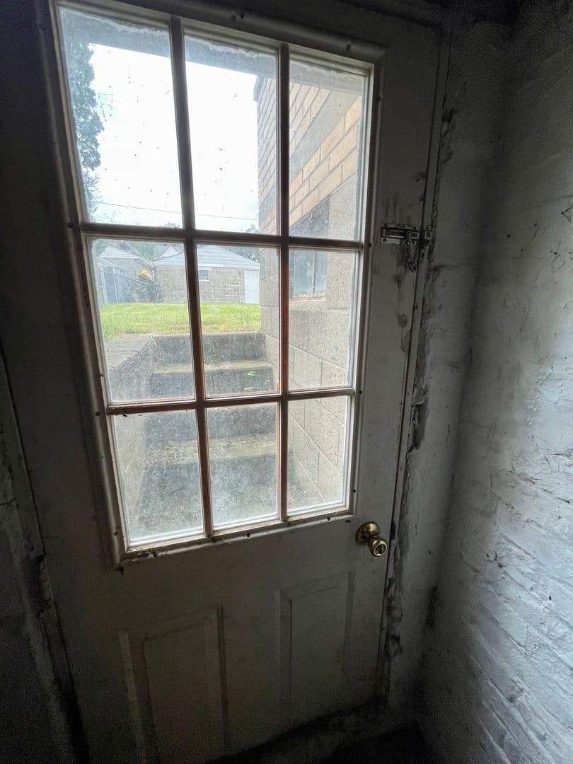 Coraopolis House: 710 4th Avenue