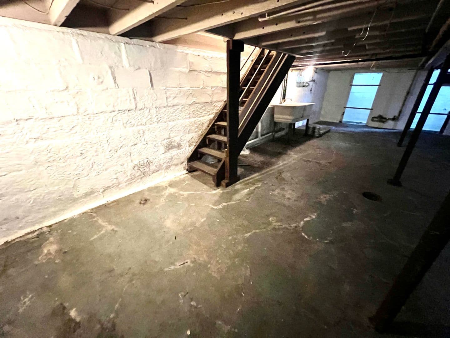 New Kensington Apartment: 1613 Fourth Avenue