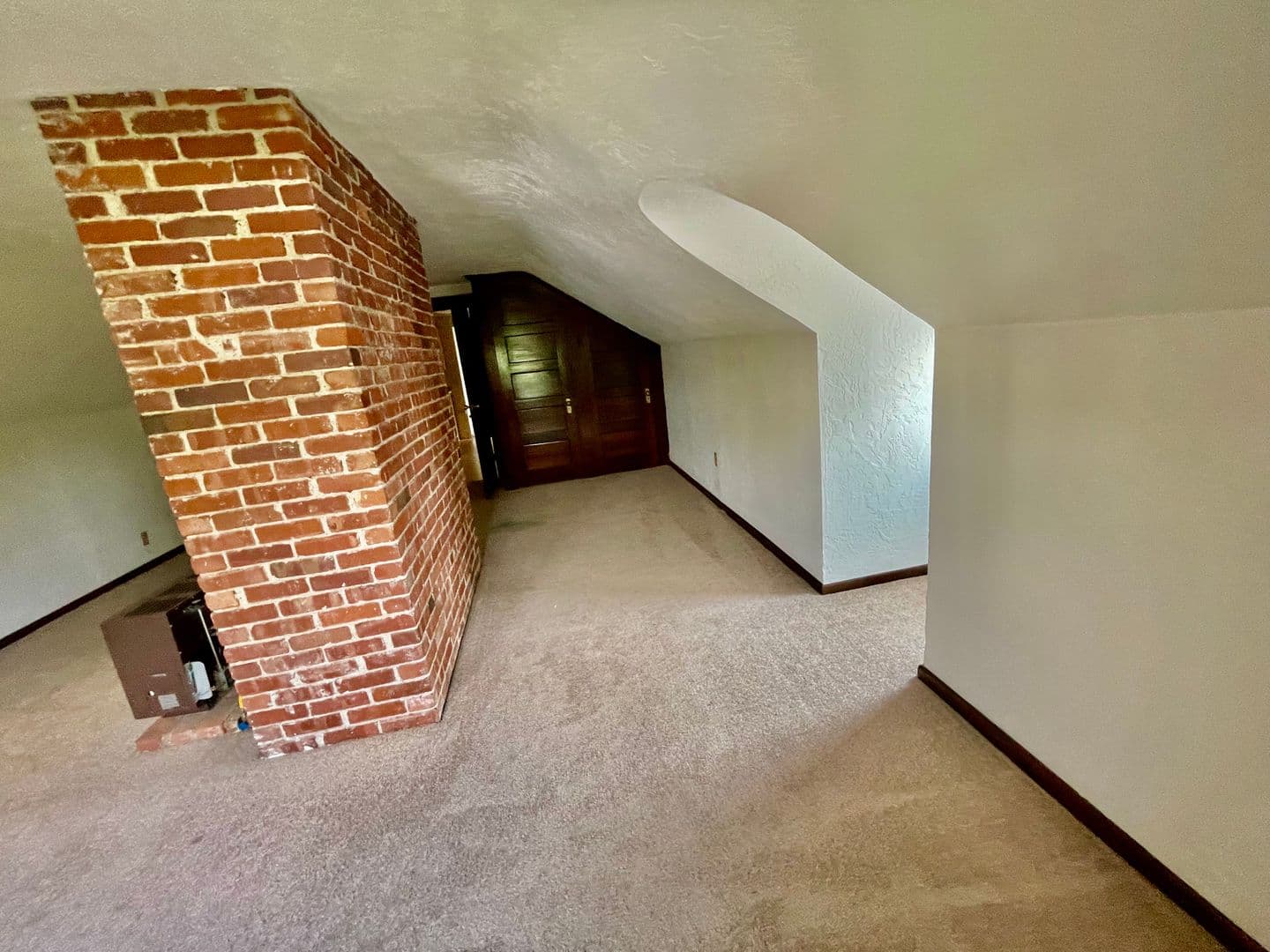 Pittsburgh Apartment: 1939 Crafton Blvd