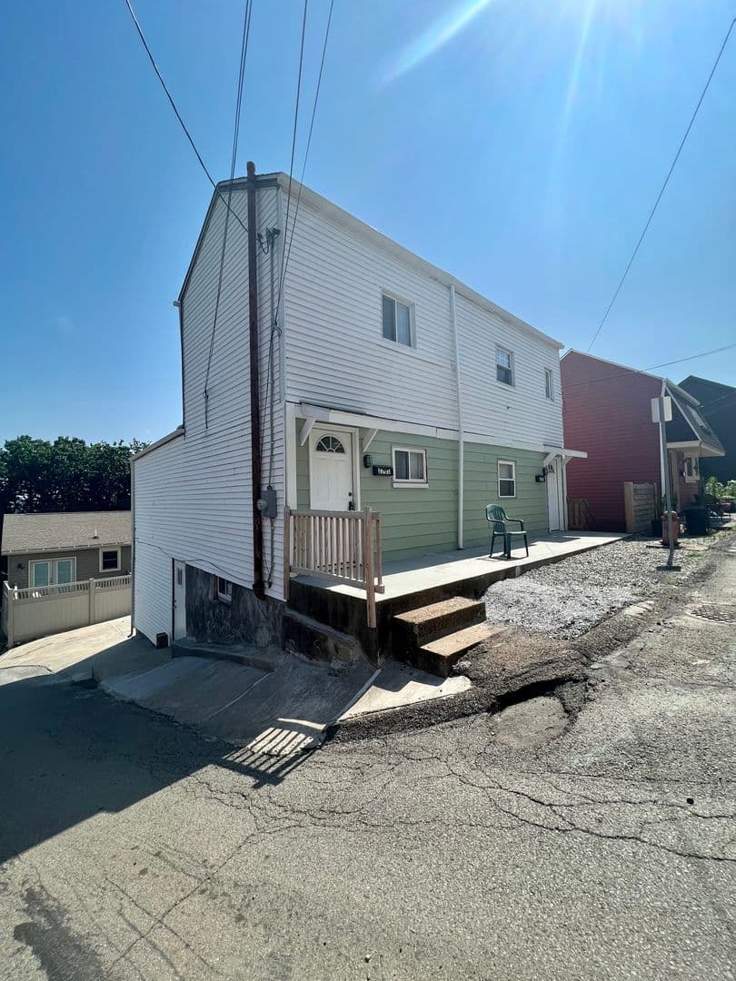 Pittsburgh Apartment: 2701-2703 Oakley Way