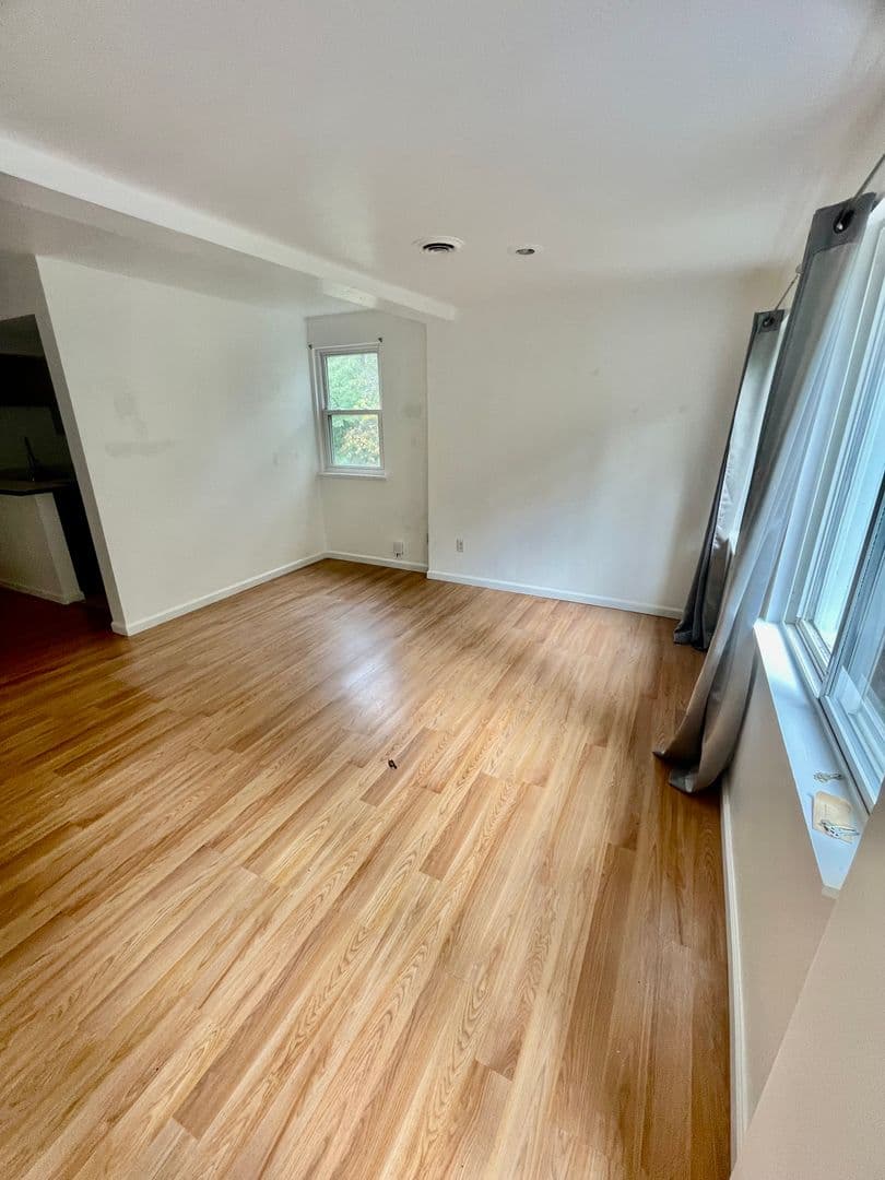 Pittsburgh Apartment: 76 Holt Street
