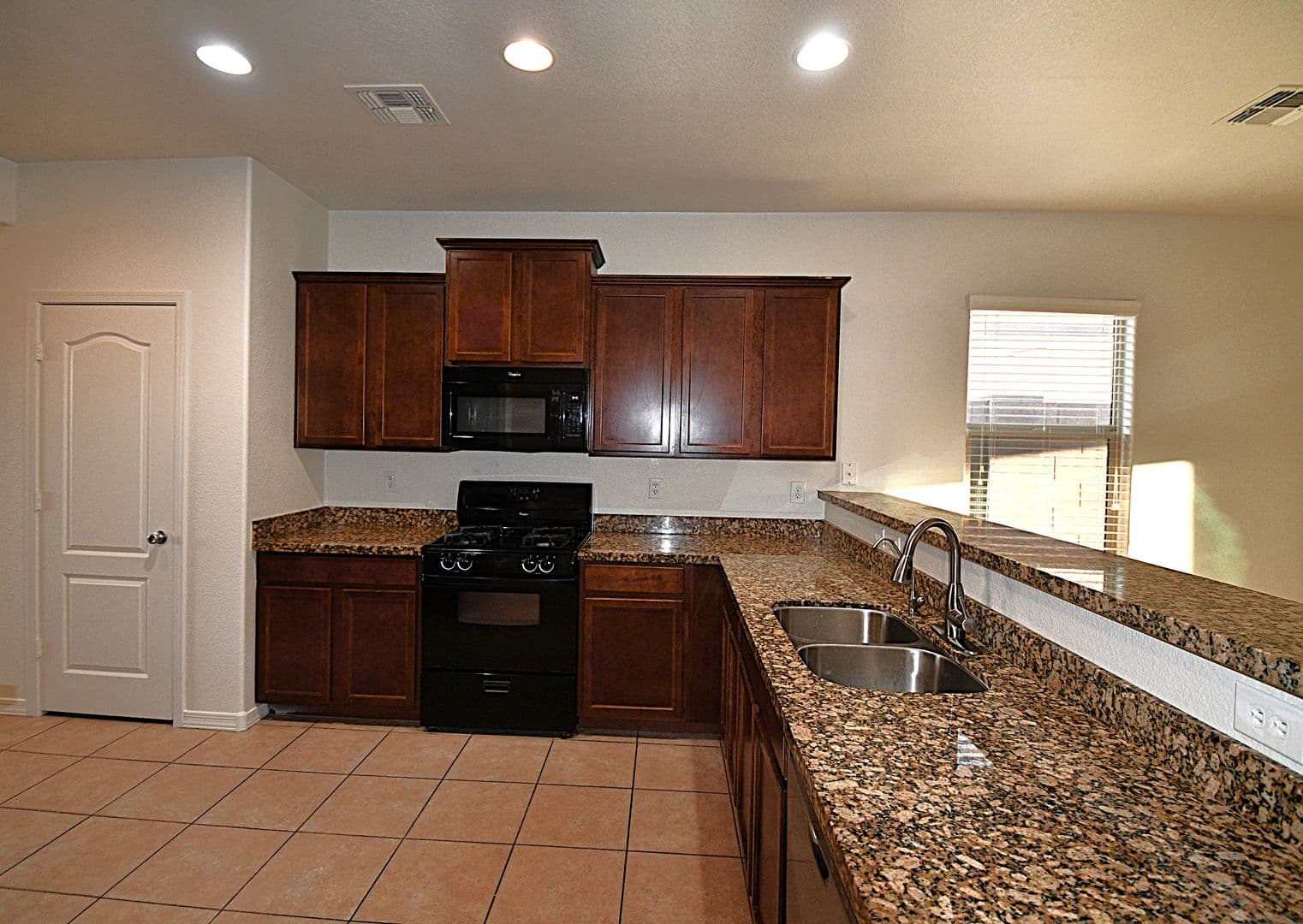 San Tan Valley House: 33050 N Falcon Trail