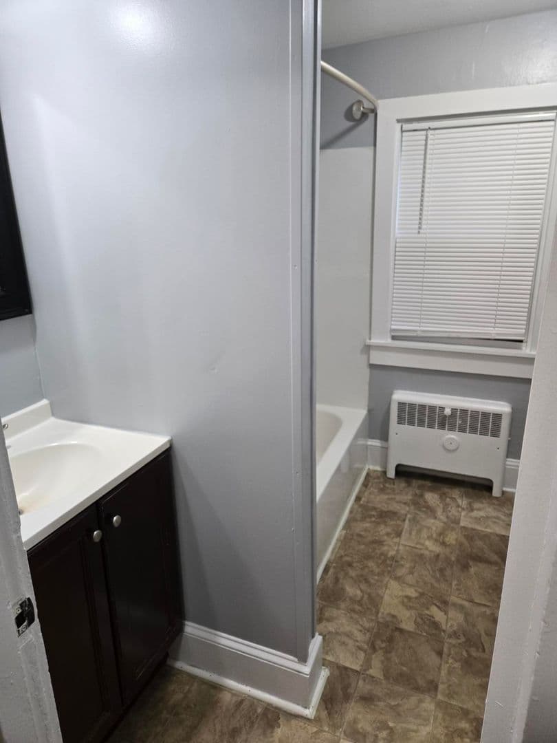 Bangor Apartment: 110 Essex Street