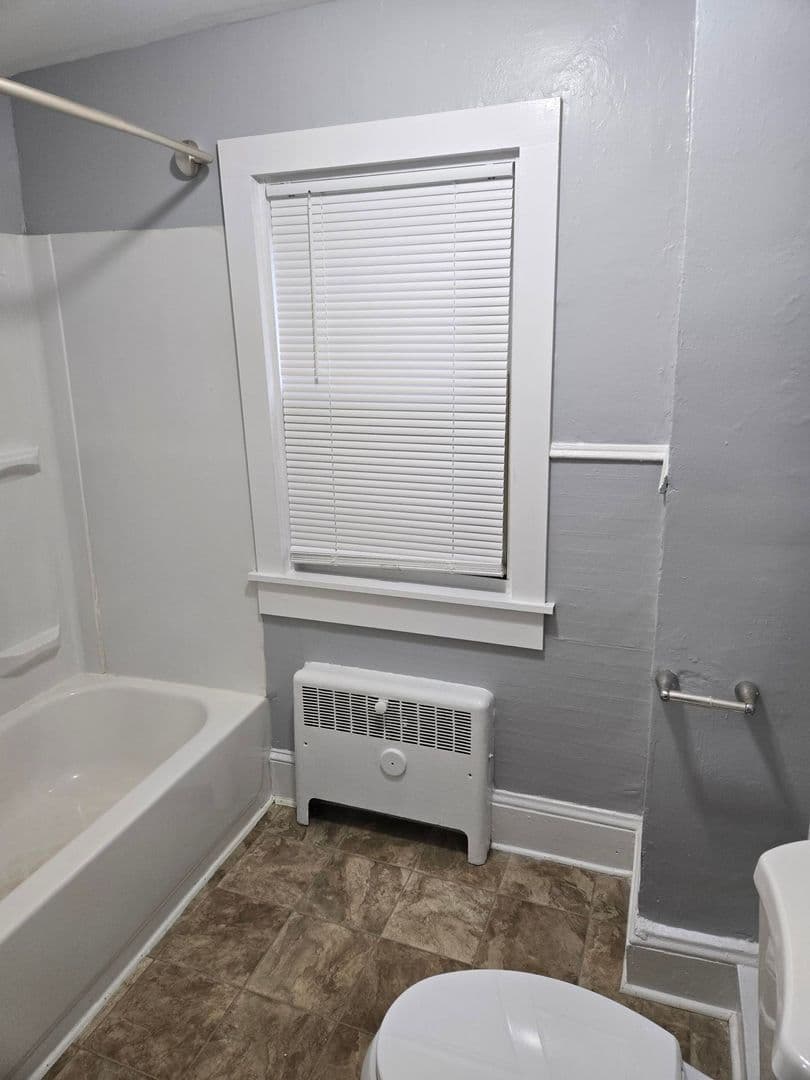 Bangor Apartment: 110 Essex Street