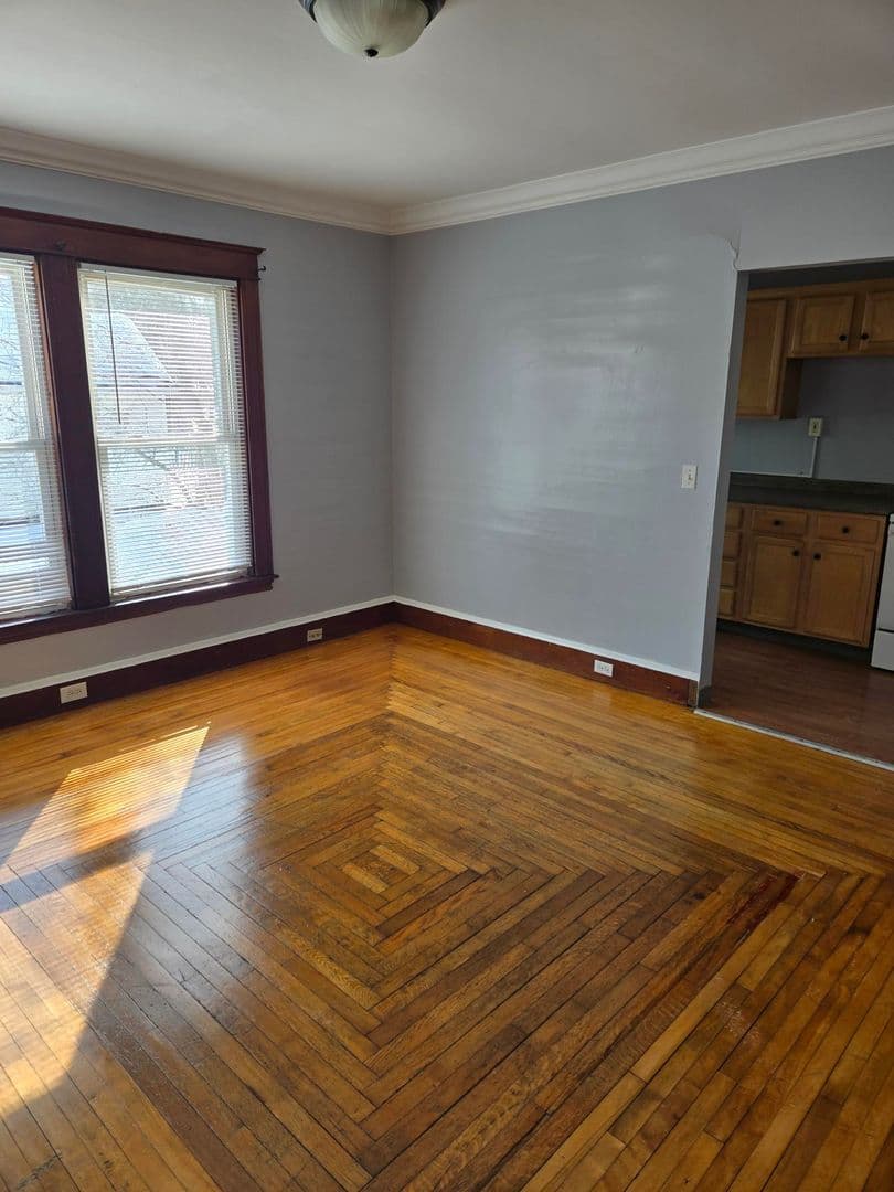 Brewer Apartment: 9 Silk Street