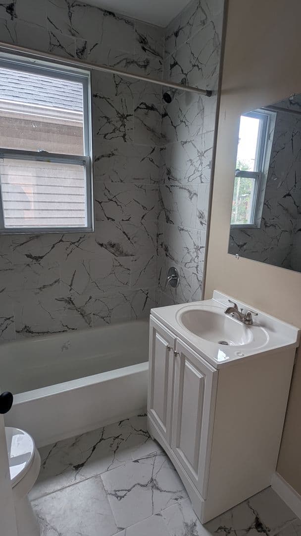 Detroit Apartment: 1463/1465 West Euclid